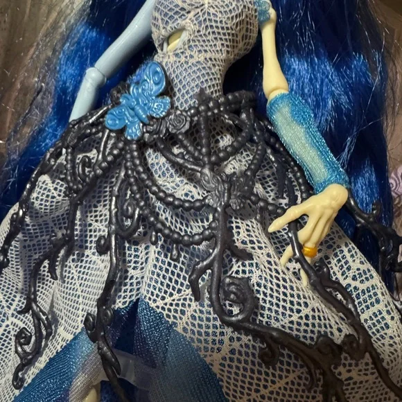 Monster High Skullector Doll -Emily - Picture 6 of 10